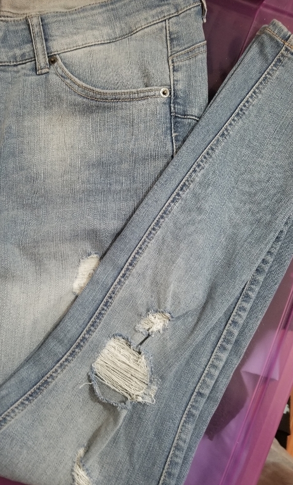 Premium Stretch Bombshell Skinny Jean - Distressed